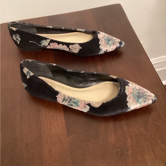 Circus by Sam Edelman Pretty Black Floral Velvet Flats Size 6.5 - Picture 4 of 9